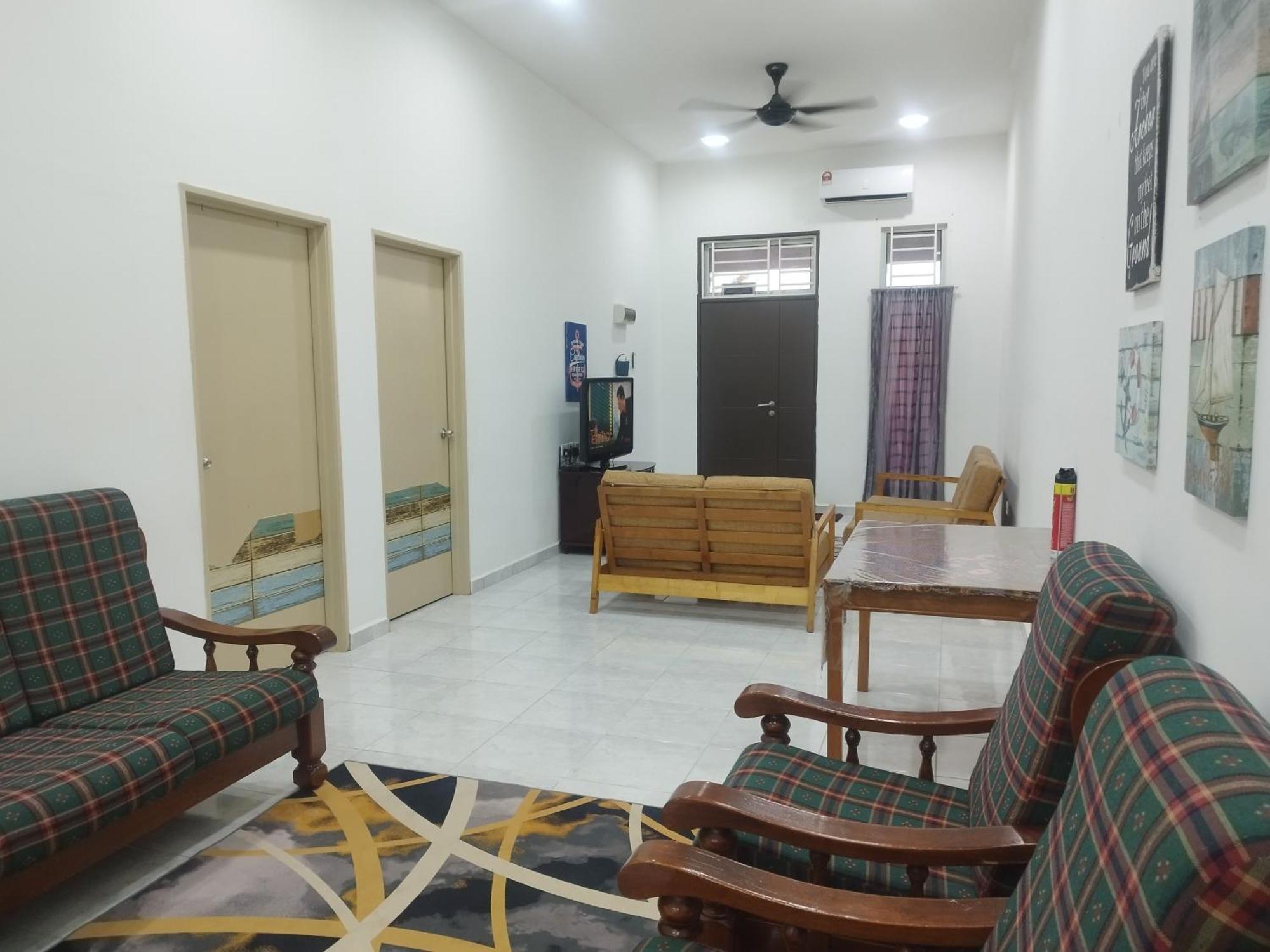 Homestay Batu Pahat, Bushra Exterior photo